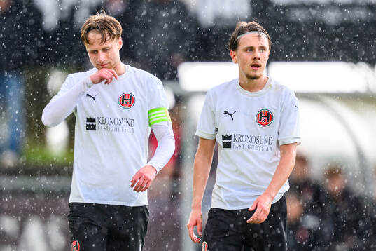 Hittarp IKs William Fredland och Isac Josefsson deppar
