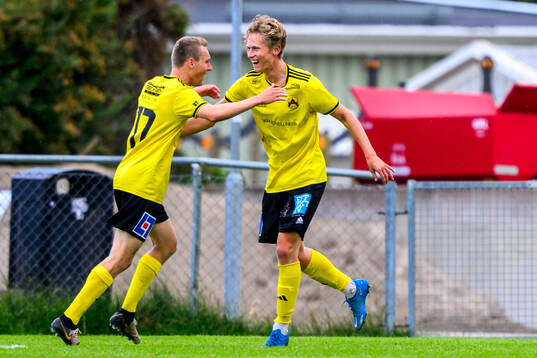 Astrios Samuel Svensson och Lucas Lindau jublar