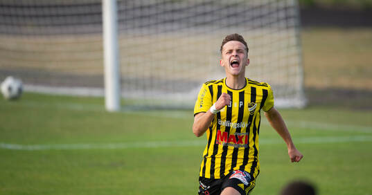 IFK Hässleholms Philipp Berndt gör 0-2 och jublar i
