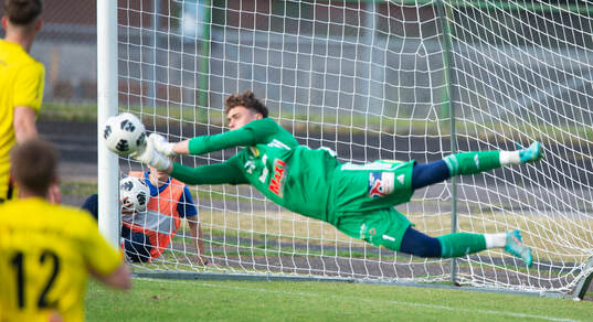 IFK Hässleholms Mirsad Basic räddar i matchen i div 2