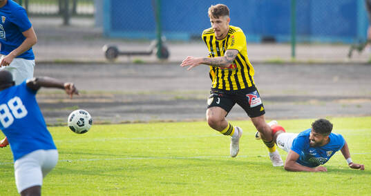 IFK Hässleholms Emil Vaughan i matchen i div 2 mellan FBK
