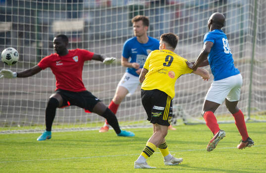 IFK Hässleholms Emil Vaughan nära göra mål i matchen i