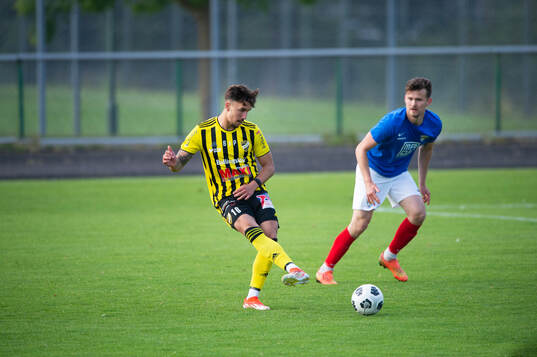 IFK Hässleholms Alen Tahirovic spelar fram till 0-2 i