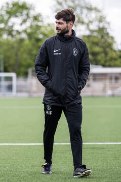 tränare Max Mölder och assisterande tränare Adrian