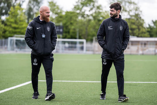 tränare Max Mölder och assisterande tränare Adrian