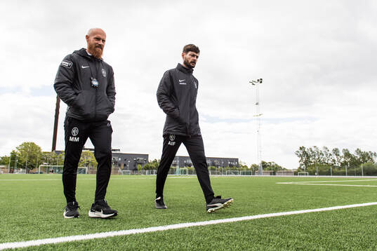 tränare Max Mölder och assisterande tränare Adrian