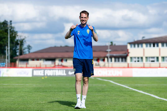 Head coach Daniel Bäckström of Sweden