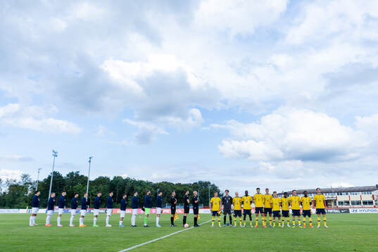 Players of Croatia and Sweden