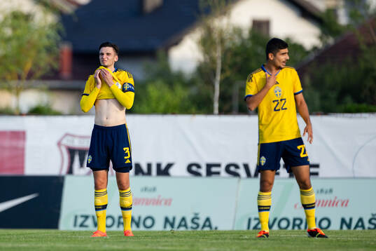 Noah Eile of Sweden looks dejected