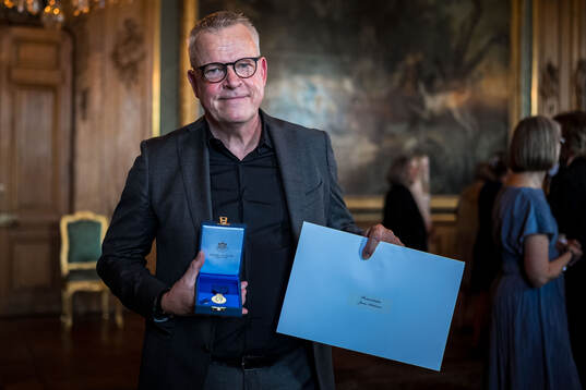 e storleken i högblått band för betydelsefulla insatser