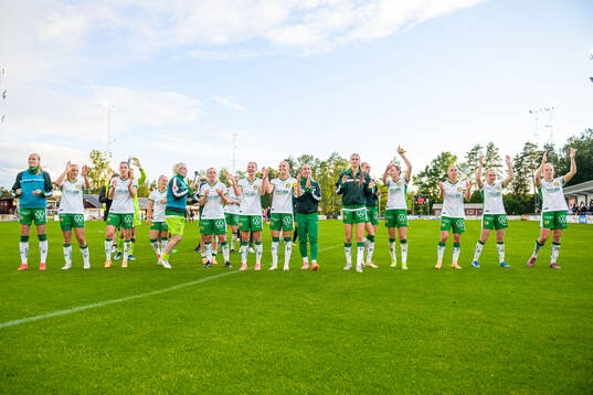 Hammarbys spelare jublar