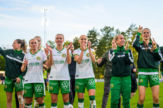 Hammarbys Ellen Gibson, Thea Sørbo, Alice Carlsson och