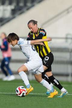Djurgårdens Shinomi Koyama och Häckens Filippa Curmark