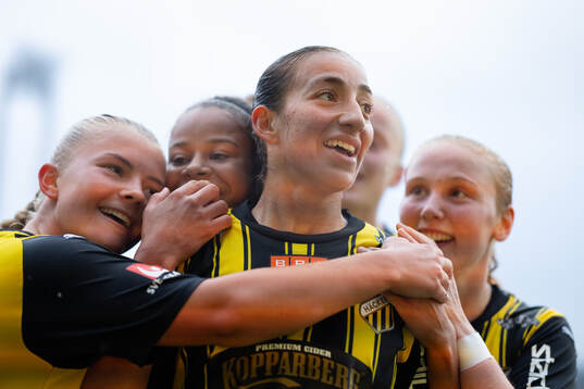 Häckens Rusul Rosa Kafaji jublar