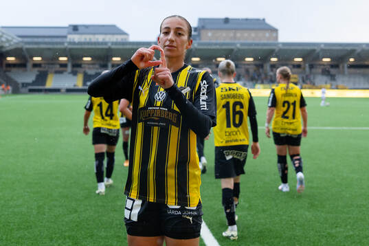 Häckens Rusul Rosa Kafaji jublar