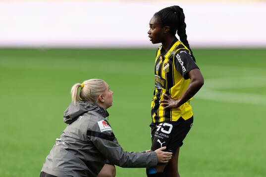 Häckens Monica Jusu Bah tvingas byta i halvtid