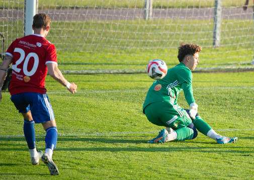 IFK Hässleholms målvakt Mirsad Basic räddar friläge i