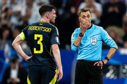 Andrew Robertson and referee Clément Turpin