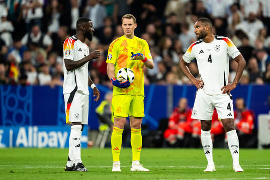 Antonio Rüdiger, goalkeeper Manuel Neuer and Jonathan Tah