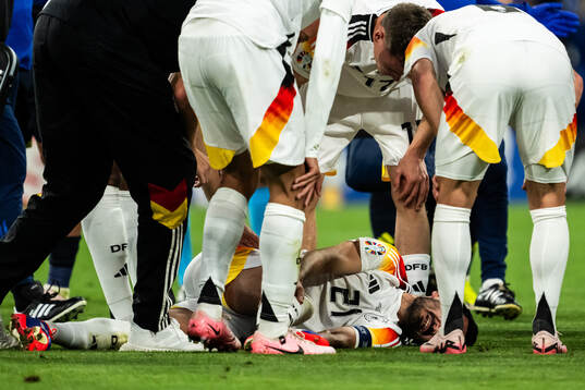 Ilkay Gündogan of Germany in pain