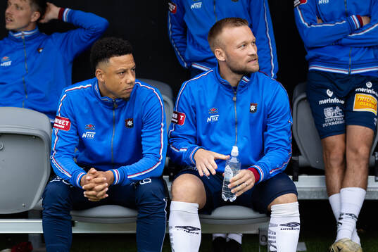 Örgrytes Tobias Sana och Nicklas Bärkroth på bänken