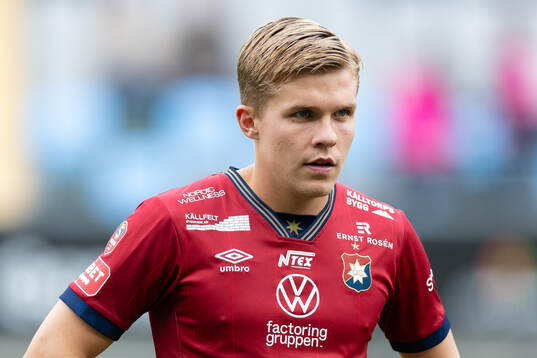 Örgrytes Isak Dahlqvist innan fotbollsmatchen i Superettan