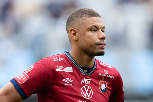 Örgrytes Mikael Dyrestam innan fotbollsmatchen i