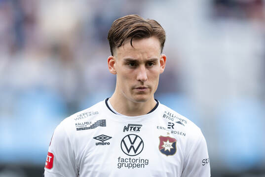 Örgrytes målvakt Hampus Gustafsson innan fotbollsmatchen