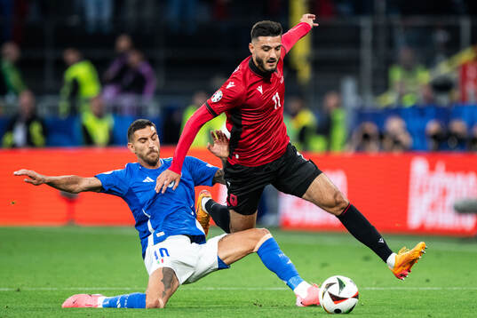 Lorenzo Pellegrini of Italy and Armando Broja of Albania