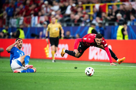 Lorenzo Pellegrini of Italy and Armando Broja of Albania