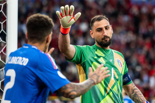 Giovanni Di Lorenzo and goalkeeper Gianluigi Donnarumma of