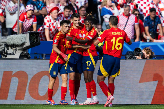 Pedri, Alvaro Morata, Nicholas Williams and Rodrigo