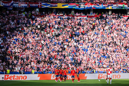 of Spain Fabian Ruiz Pena celebrates with team mates