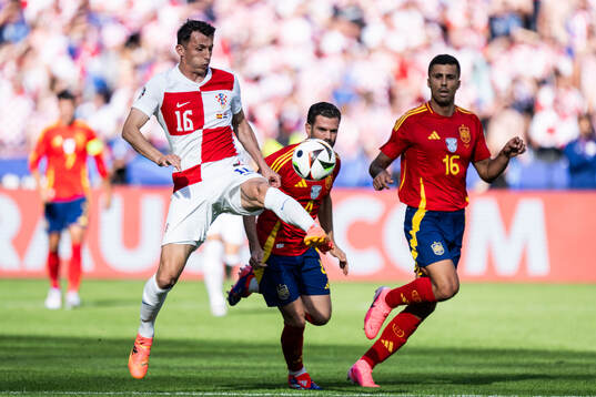 Ante Budimir of Croatia against Nacho and Rodrigo Hernandez