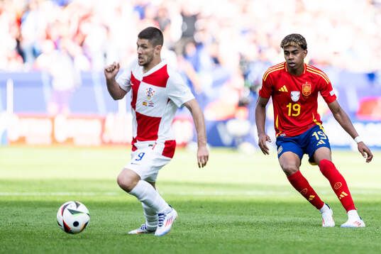 Andrej Kramaric of Croatia and Lamine Yamal of Spain