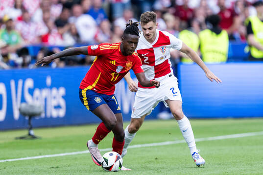 Nicholas Williams of Spain and Josip Stanisic of Croatia