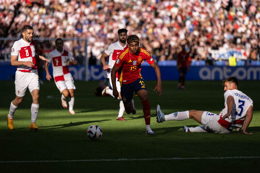 Lamine Yamal of Spain and Marin Pongracic of Croatia