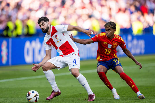 Josko Gvardiol of Croatia and Lamine Yamal of Spain