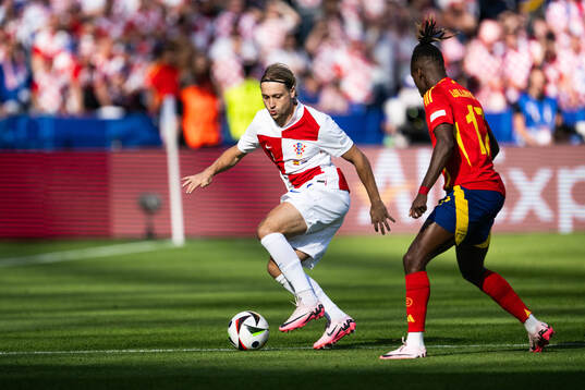 Lovro Majer of Croatia and Nicholas Williams of Spain