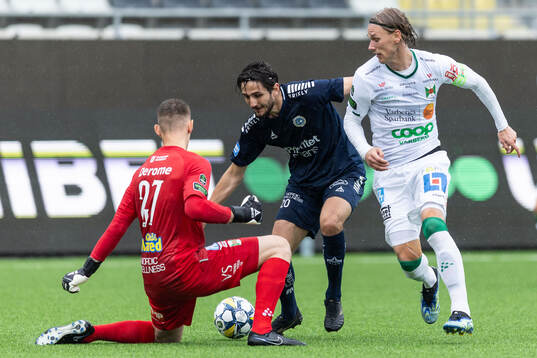 Utsiktens Filip Trpcevski mot Varbergs målvakt David