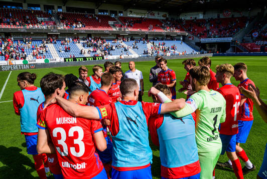 Helsingborgs tränare Kleber Saarenpää jublar