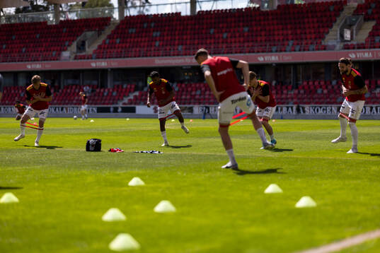 Östersunds spelare värmer upp