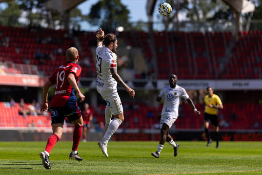 Östers Adam Bergmark Wiberg och Östersunds Ali Suljic