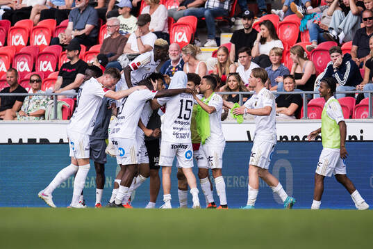 Östersunds spelare jublar