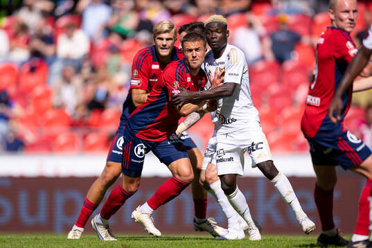 Östers Ivan Kricak och Östersunds Assiedou Yannick Armel