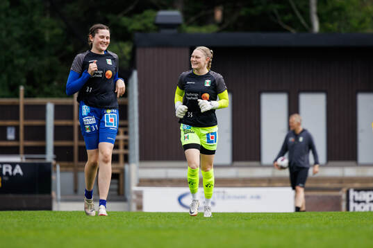 Varbergs målvakt Frances Sandvik och målvakt Linnea