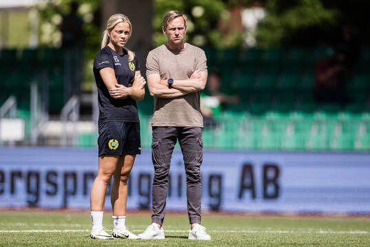Hammarbys  fysioterapeut Filippa Sparf och tränare Martin