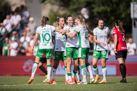 Hammarbys Vilde Hasund jublar med lagkamrater 5-0