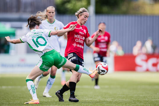 Trelleborgs Hanna Persson och Hammarbys Smilla Vallotto