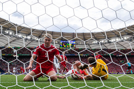 Rasmus Højlund of Denmark against Jaka Bijol and